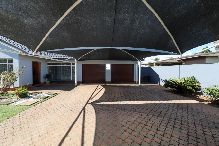 4 Bedroom Property for Sale in Flamwood North West
